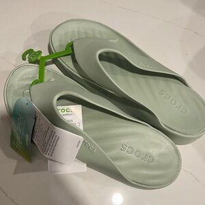 NWT Crocs Getaway platform flip, size 9